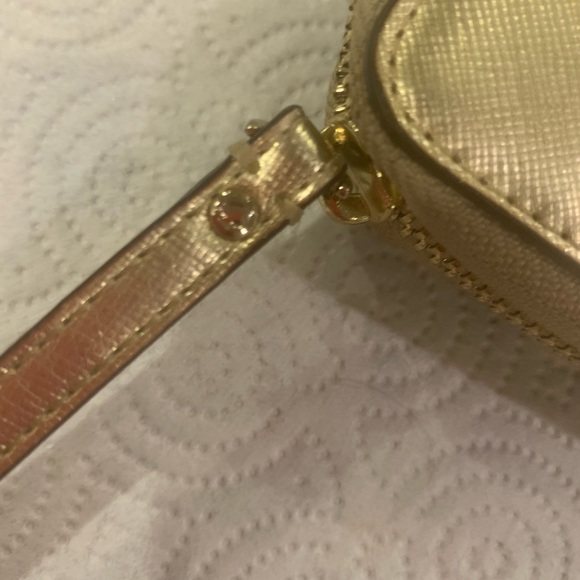 EUC Kate  Spade  gold leather wristlet.  Zipper closure - Picture 5 of 10